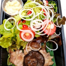 สลัดหมูอบ