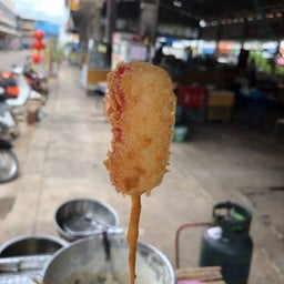 เจ๊พร ลูกชิ้นทอด