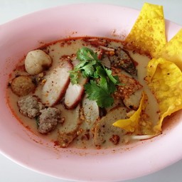 ก๋วยเตี๋ยวต้มยำเครื่องหมู