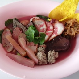 เย็นตาโฟเครื่องหมู