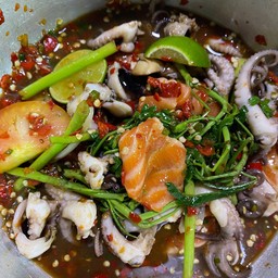 ตำแซลมอนหนวดหมึกกระเฉด