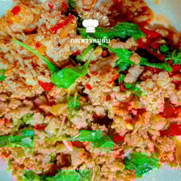 กะเพราหมูสับ ราดข้าว