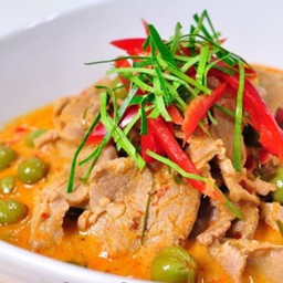 พะแนงหมูหรือไก่ราดข้าว