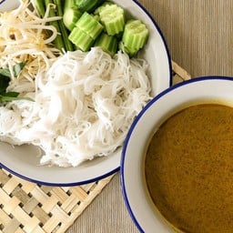 ชุดขนมจีนน้ำยากะทิใต้