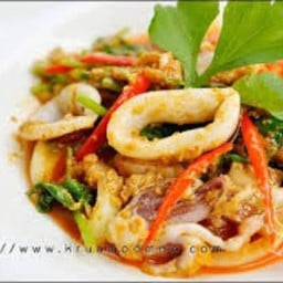 ปลาหมึกผัดผงกะหรี่