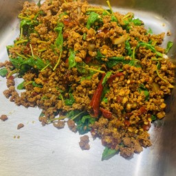 กะเพราหมูสับ(กับข้าว)