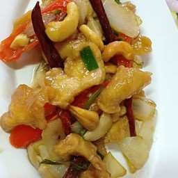 ไก่ผัดเม็ดมะม่วง