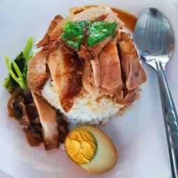 ครัวอร่อยริมทาง  อาหารตามสั่ง ลาบก้อย ข้าวขาหมู-ก๋วยเตียวไก่มะระ