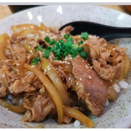 ข้าวหน้าหมูผัดซอส