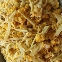 ผัดหน่อไม้ใส่ไข่ ราดข้าว