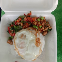 กระเพราหมูสับราดข้าว,( ไม่มีไข่ดาว)