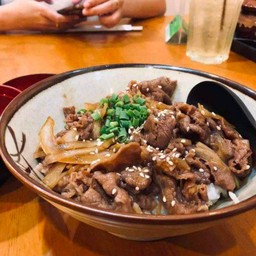 ข้าวหน้าเนื้อผัดซอส