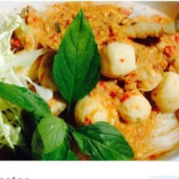 ก๋วยเตี๋ยวเนื้อเเชมป์+ขนมจีนน้ำยา