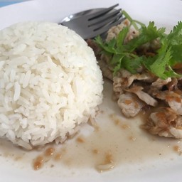 ข้าวหมูกระเทียม