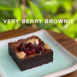 VERY BERRY BROWNIE CAKE
