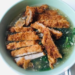 ราดหน้าหมูทอด