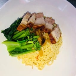 บะหมี่หมูกรอบ