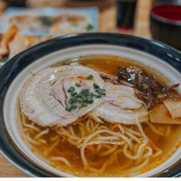 โชยุราเมน (น้ำใส)