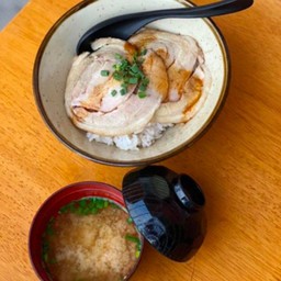 ข้าวหน้าหมูชาชู