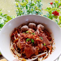 ใหญ่แห้ง เนื้อตุ๋น ลูกชิ้น