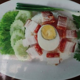 ข้าวหมูกรอบ