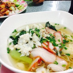 บะหมี่เกี๊ยวปูหมูแดง