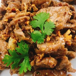 หมูกระเทียม-กับข้าว