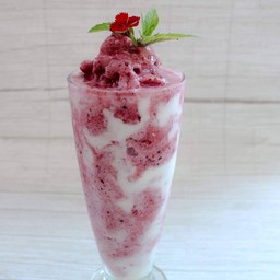 Mulberry Banana Yogurt Frappe