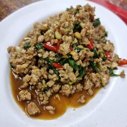 กระเพราหมูสับ