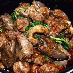 กะเพราเครื่องในไก่