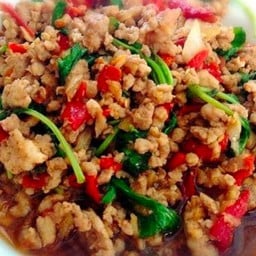 กระเพาหมูสับเป็นกับข้าว