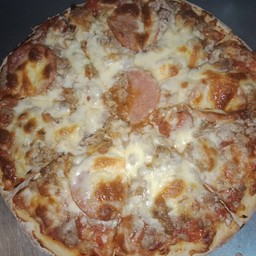 Super meaty pizza (s)