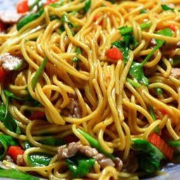 ผัดหมี่เหลือง ไก่,เนื้อ ,ซีฟู๊ด