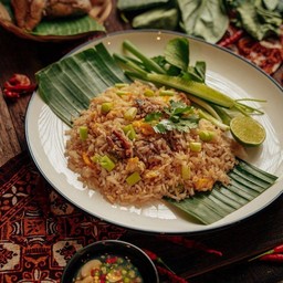 ข้าวผัดคะน้าปลาอินทรีเค็ม