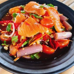 ตำ ยำแซ่บลั่นทุ่ง  by ต้อม