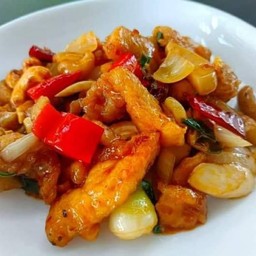 ไก่ผัดเม็ดมะม่วง + ข้าว