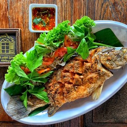 ปลากระพงใหญ่บึ้มทอดราดกระเทียม329