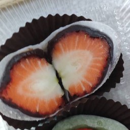 ขนมไดฟุกุใส้สตอเบอรี่สดถั่วแดง ( M )