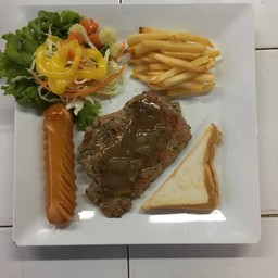 สเต็กหมูพริกไทดำ+ใส้กรอกหมูรมควัน