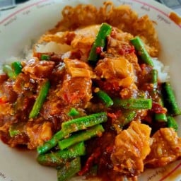 ข้าวราดพริกแกงหมูกรอบ