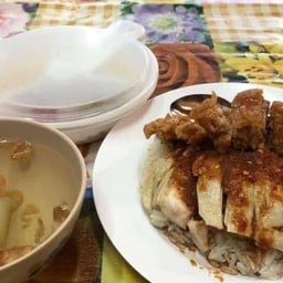 ข้าวมันไก่ไหหลำ หน้าโรงแรมวสุ