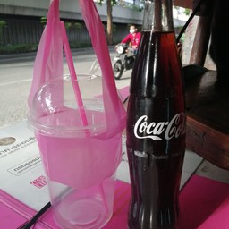 โค้ก+น้ำแข็ง แก้วโอ่ง