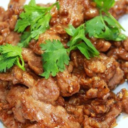 ไก่ทอดกระเทียมเป็นกับข้าว