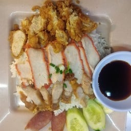 ข้าว หมูแดง ไก่กรอบ
