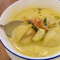 โรตีแกงเขียวหวานลูกชิ้นปลาอินทรีภูเก็ต