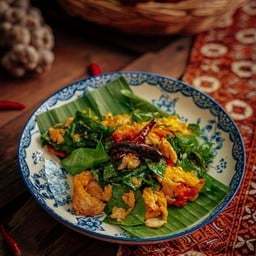 ใบเหลียงกุ้งเสียบผัดไข่