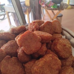 หมูก้อนทอดกระเทียม