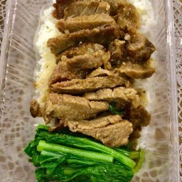 ข้าวไก่อบ หมูอบน้ำผึ้ง ครัวเล็กเล็ก