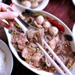 ก๋วยเตี๋ยวเรือยกซด ศรีราชา สาขาหนองยายบู่