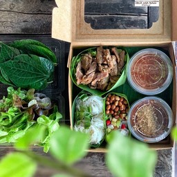 ชุดเมี่ยงสันในหมูย่างและหมี่ขาวพร้อมผักใฮโดรโปนิกส์